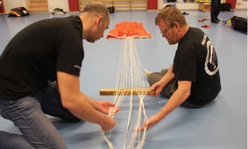 Kurs för nödskärmspackare